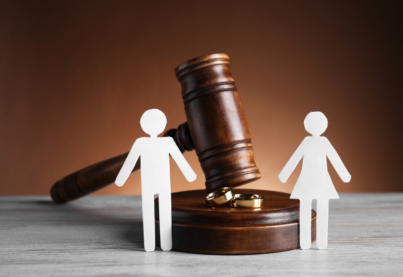 Gavel and Marriage Rings Symbolizing Contested Divorce in Tucson, AZ, and Pima County