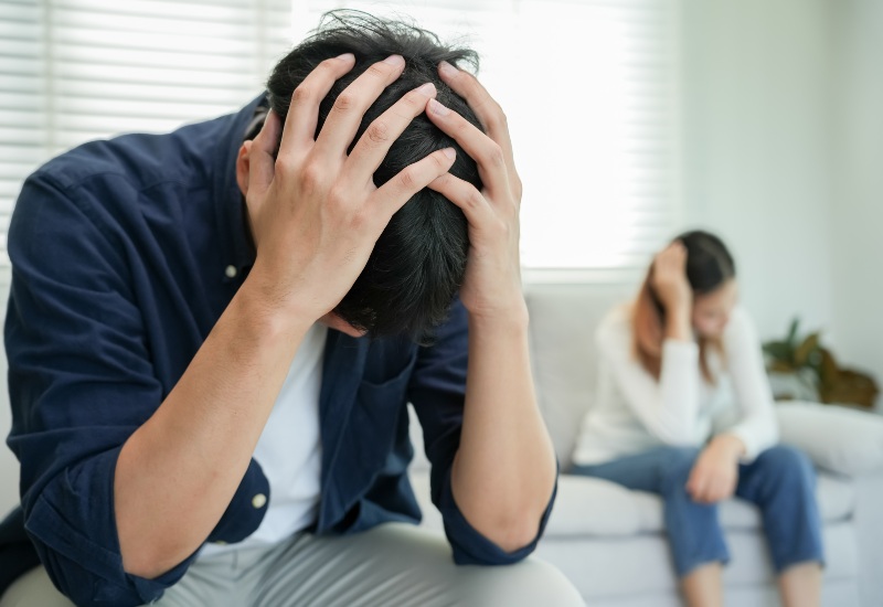 Couple in Distress, Signifying Rushed Divorce in Tucson, AZ & Pima County